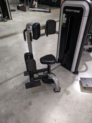 maquinaria gimnasio prensa sentadilla