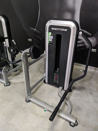 maquinaria gimnasio prensa sentadilla