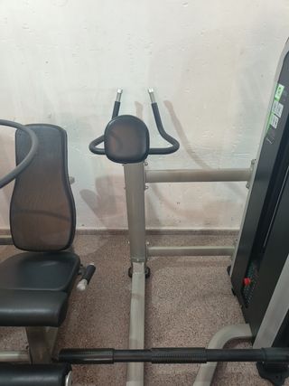 maquinaria gimnasio prensa sentadilla