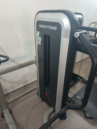 maquinaria gimnasio prensa sentadilla