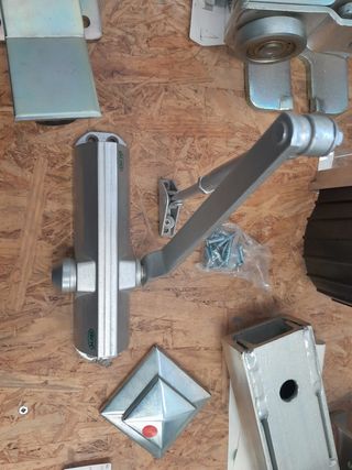 REPARACION Y AUTOMATIZACIÓN DE PUERTAS DE PARKING
