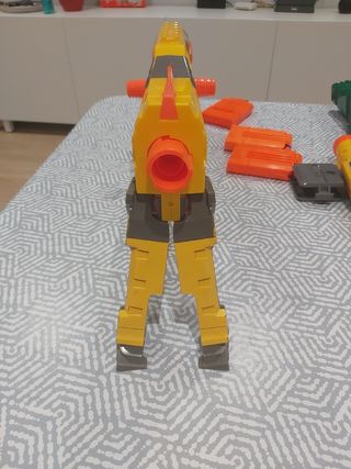 Pistola juguete Nerf grande con 3 cargadores