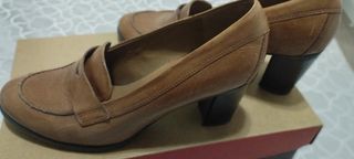 Zapato tacón 6cm tipo mocasin en marron