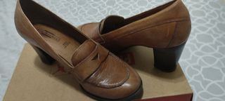 Zapato tacón 6cm tipo mocasin en marron