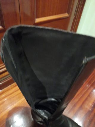 Botas de piel.