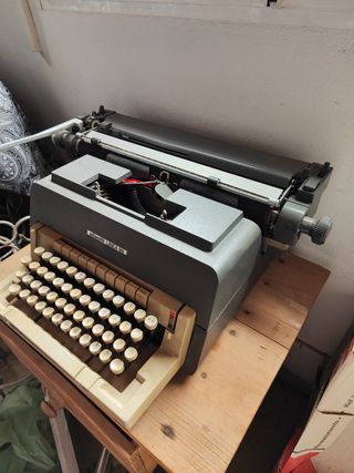 Maquina Olivetti linea 98