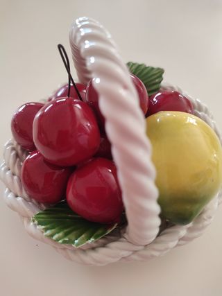 Cesta decorativa vintage de frutas