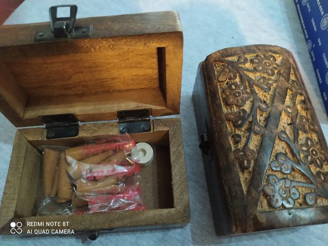 Caja de madera hecha a mano