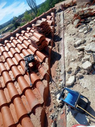 INSTALACIÓN DE CANALONES Y REPARACIÓN DE TERRAZAS