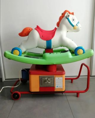 Caballo antiguo FEBER que funciona a monedas