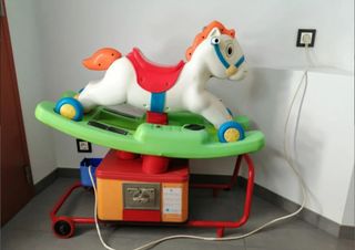 Caballo antiguo FEBER que funciona a monedas