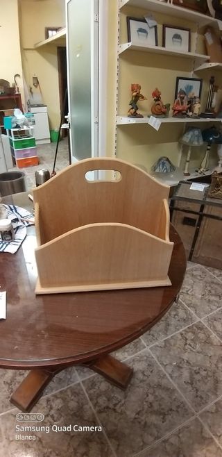 Manualidades Revistero en madera de haya.