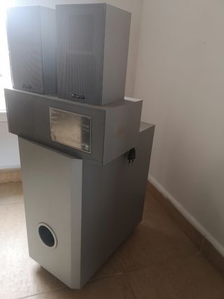 Subwofer y altavoces BRECH. Con su mando original.