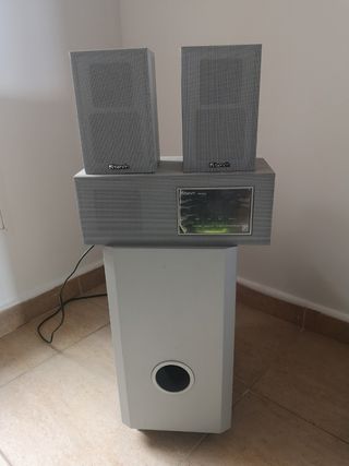 Subwofer y altavoces BRECH. Con su mando original.