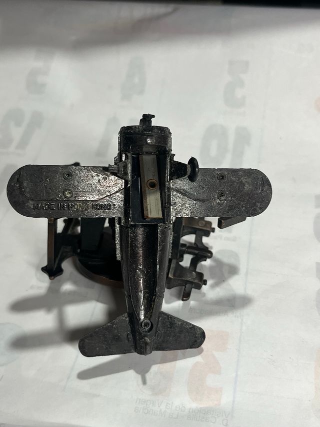 2 SACAPUNTAS ANTIGUOS RELOJ Y AEROPLANO