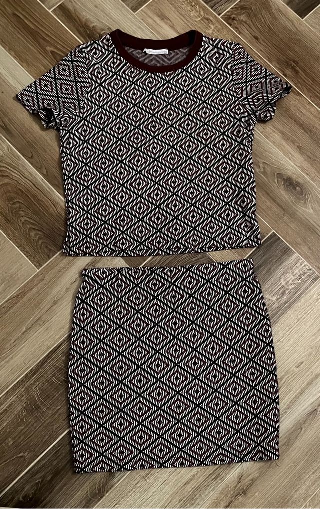 completo gonna maglietta taglia S motivo etnico