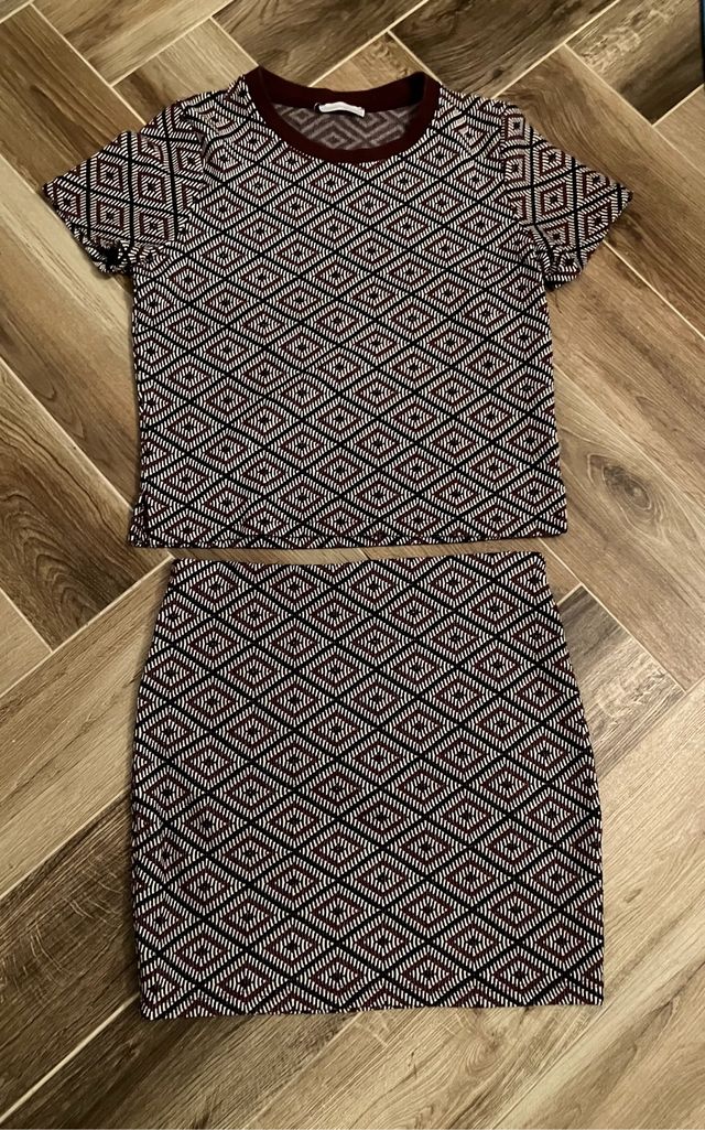 completo gonna maglietta taglia S motivo etnico