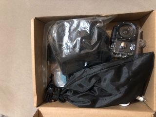 Cámara Neewer con todos los accesorios tipo Go Pro