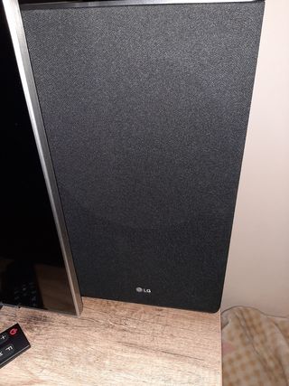 Barra de sonido LG SK8 con subwoofer.