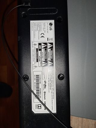 Barra de sonido LG SK8 con subwoofer.