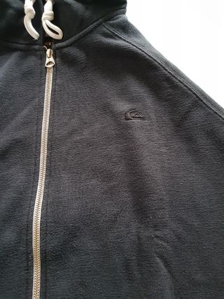 Sudadera negra con capucha, Quiksilver