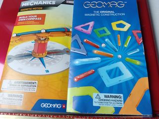 2 juegos: Geomag y Mechanics