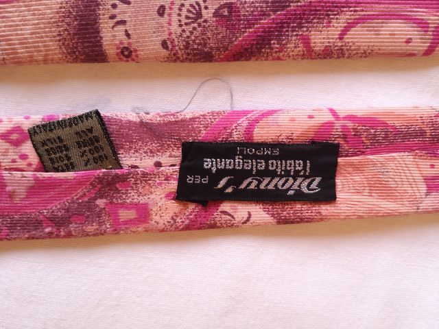 Cravatta seta in toni rosa anni 80