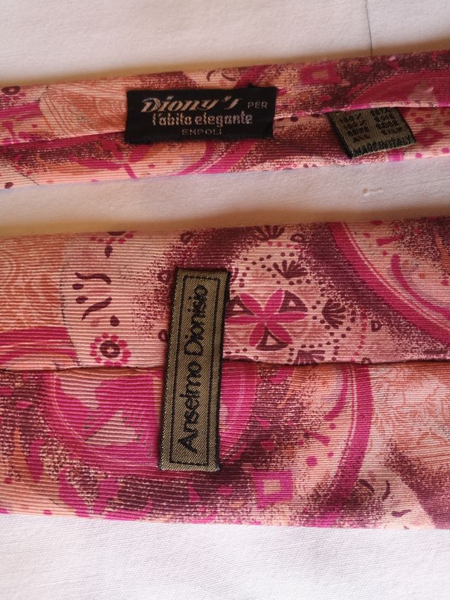 Cravatta seta in toni rosa anni 80