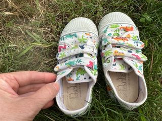Zapatillas niños dinosaurios talla 25