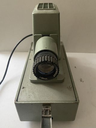 Proyector de diapositivas antiguo