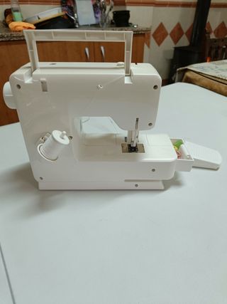 Maquina de coser de juguete
