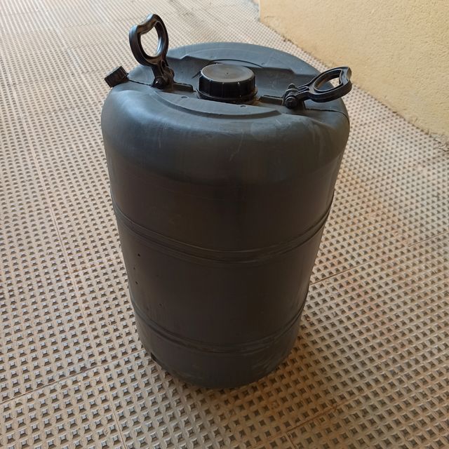 Bidones de 65L y de 25L