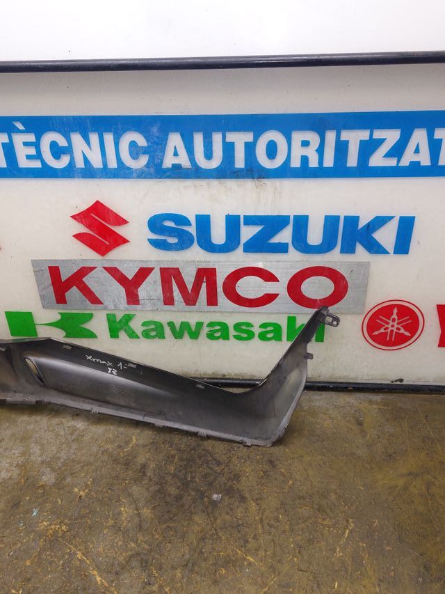tapa izquierda yamaha xmax 125cc/250cc 04'-10'