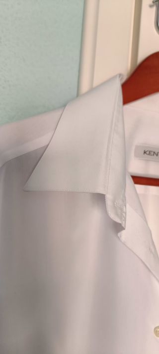 Camisa blanca de hombre