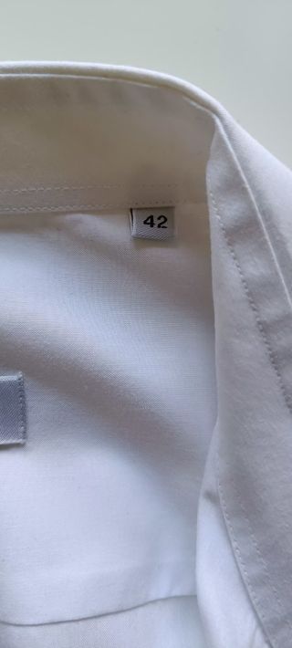 Camisa blanca de hombre
