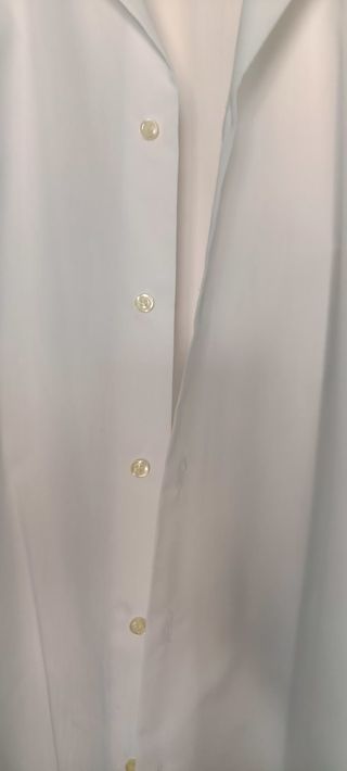 Camisa blanca de hombre