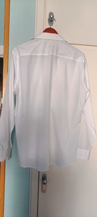 Camisa blanca de hombre