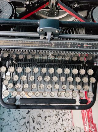Maquina escribir antigua