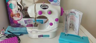 MÁQUINA COSER JUGUETE. Con su caja Original