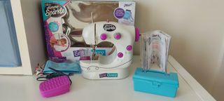 MÁQUINA COSER JUGUETE. Con su caja Original