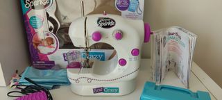 MÁQUINA COSER JUGUETE. Con su caja Original