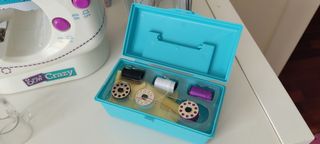 MÁQUINA COSER JUGUETE. Con su caja Original