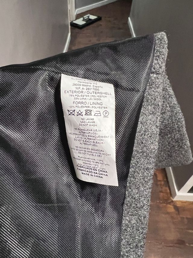 Abrigo gris Formula Joven con lana Talla L sin uso