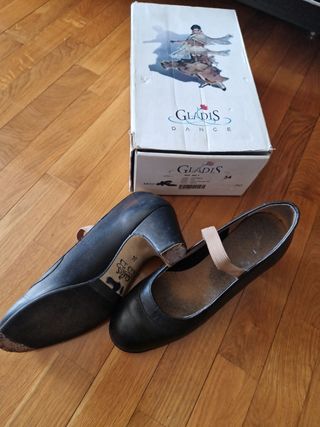 Zapatos de flamenco con clavos