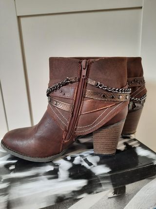 BOTAS CORTAS MARRONES DE MUJER