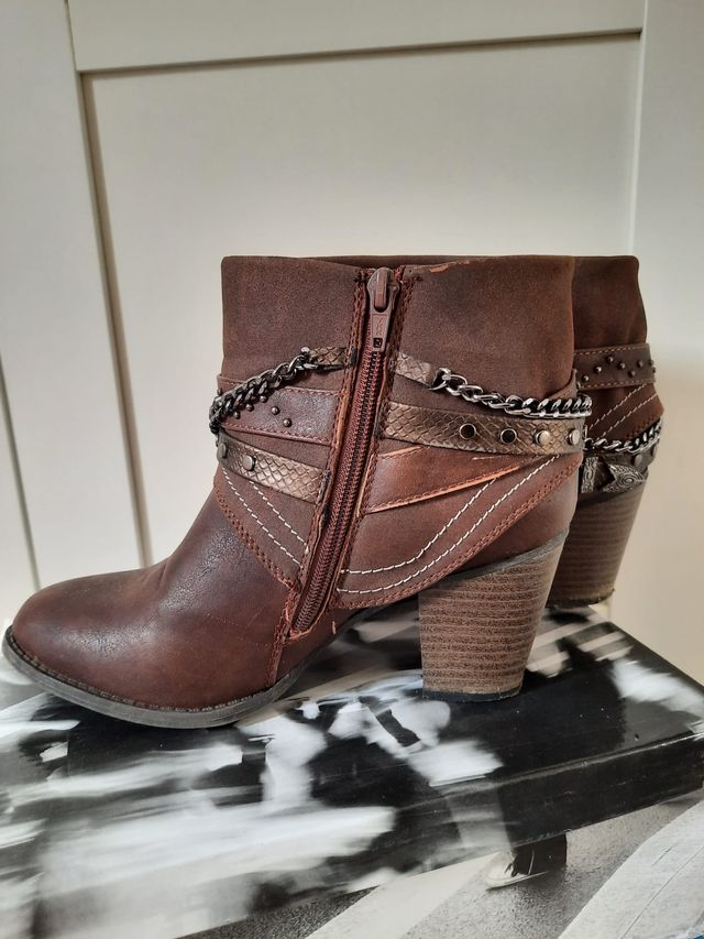 BOTAS CORTAS MARRONES DE MUJER