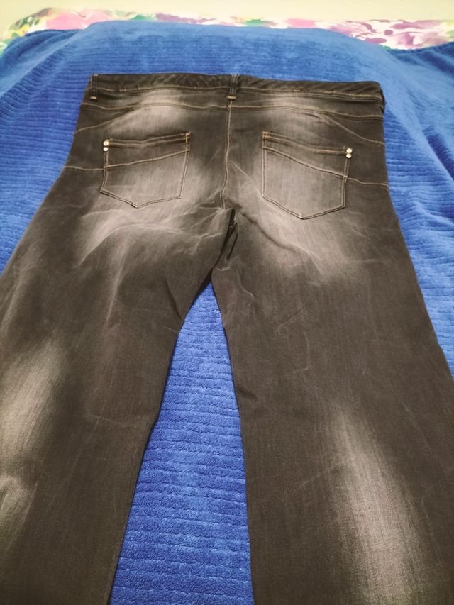 Pantalón vaquero Talla 52.