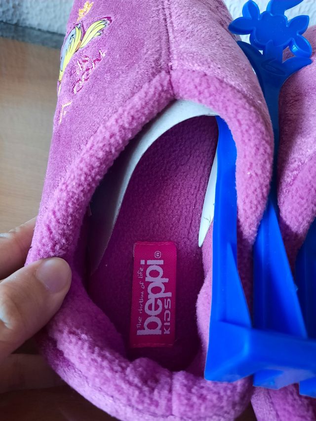 Zapatillas de casa invierno de niña sin estrenar