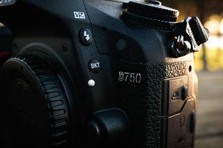 Cámara de fotos Nikon 750d.