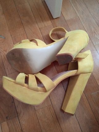 Zapatos amarillos